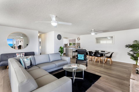 Laman Lodge, Unit 2, 15 Laman Street - Surfers Paradise Gold Coast 3