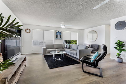 Laman Lodge, Unit 2, 15 Laman Street - Surfers Paradise Gold Coast 1