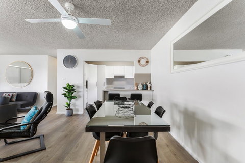 Laman Lodge, Unit 2, 15 Laman Street - Surfers Paradise Gold Coast 5