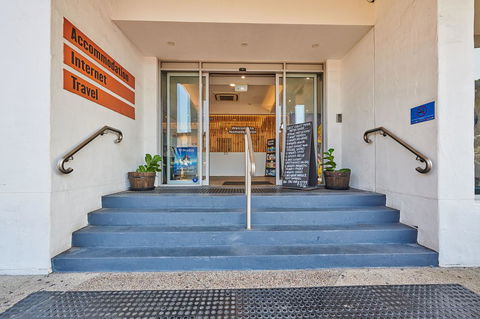 Nomads Byron Bay Backpackers - Surfers Paradise Gold Coast 1