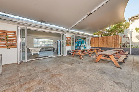 Nomads Byron Bay Backpackers - Surfers Paradise Gold Coast 4