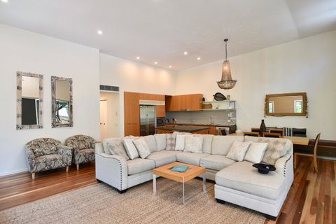 East On Byron - Surfers Paradise Gold Coast 13