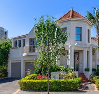 Kensington Self-Contained Modern House 89BROM - Surfers Paradise Gold Coast