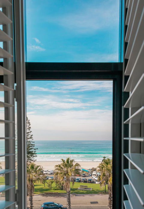 Wake Up! Bondi Beach - Surfers Paradise Gold Coast 35