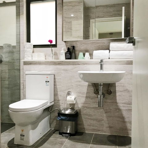 Modern & Cosy 2-Bedroom Apartment Hornsby - Surfers Paradise Gold Coast 12