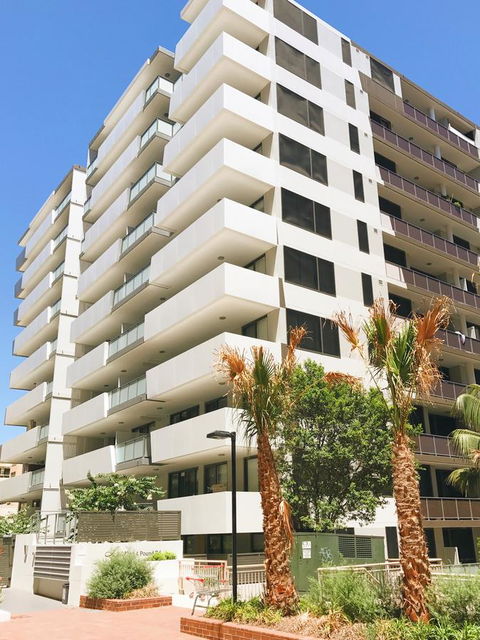 Modern & Cosy 2-Bedroom Apartment Hornsby - Surfers Paradise Gold Coast 1