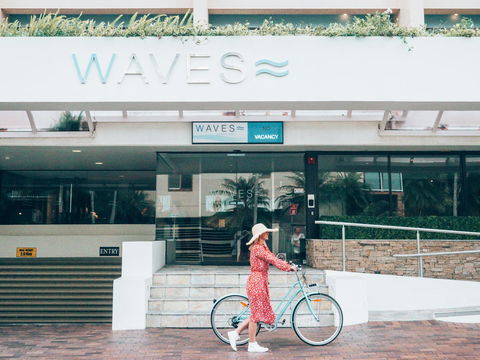 Waves Byron Bay - Surfers Paradise Gold Coast 0
