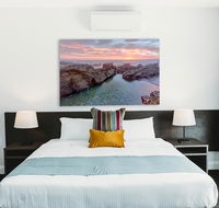 Coniston Hotel Wollongong - Surfers Paradise Gold Coast