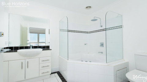 Blue Horizons, Unit 808, 41-45 Shoal Bay Road - Surfers Paradise Gold Coast 14