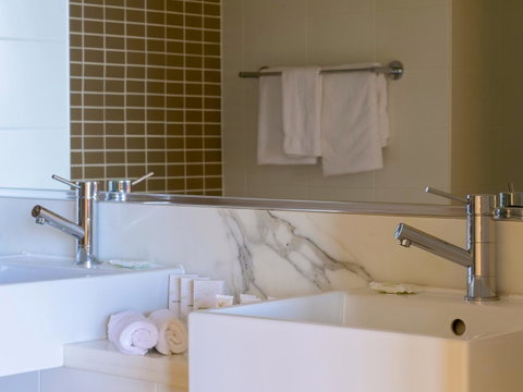 Sage Hotel Wollongong - Surfers Paradise Gold Coast 1