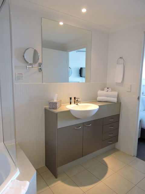 BASE Holidays - Ettalong Beach Premium Apartments - Surfers Paradise Gold Coast 20