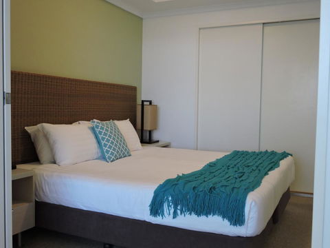 BASE Holidays - Ettalong Beach Premium Apartments - Surfers Paradise Gold Coast 15