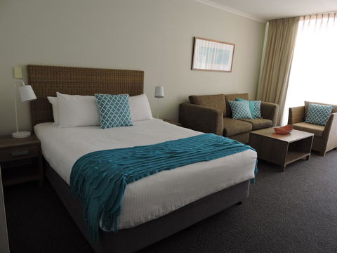 BASE Holidays - Ettalong Beach Premium Apartments - Surfers Paradise Gold Coast 11