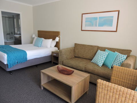 BASE Holidays - Ettalong Beach Premium Apartments - Surfers Paradise Gold Coast 13