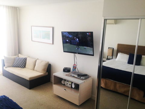 BASE Holidays - Ettalong Beach Premium Apartments - Surfers Paradise Gold Coast 32