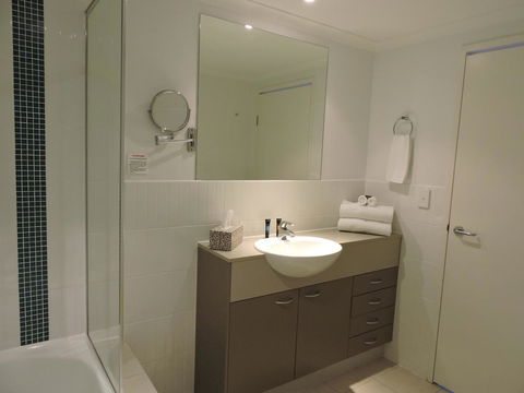 BASE Holidays - Ettalong Beach Premium Apartments - Surfers Paradise Gold Coast 6
