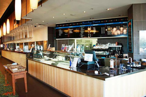 BASE Holidays - Ettalong Beach Premium Apartments - Surfers Paradise Gold Coast 2