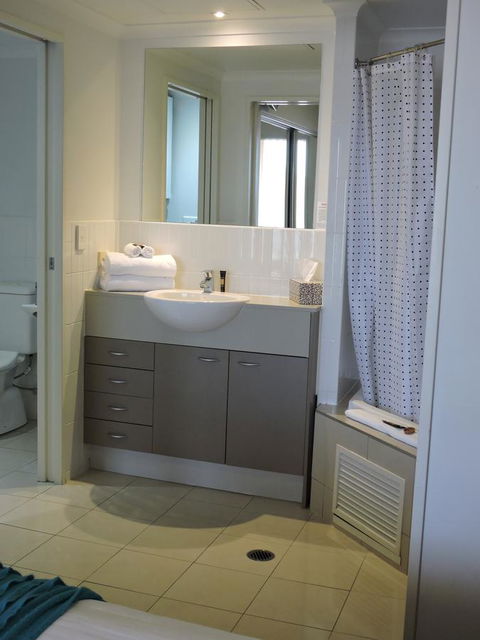 BASE Holidays - Ettalong Beach Premium Apartments - Surfers Paradise Gold Coast 8