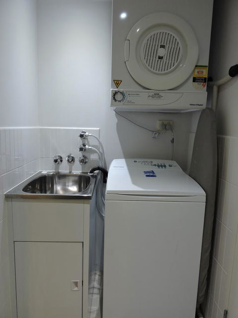 BASE Holidays - Ettalong Beach Premium Apartments - Surfers Paradise Gold Coast 3