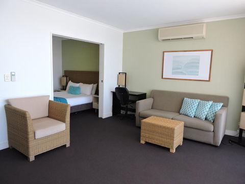 BASE Holidays - Ettalong Beach Premium Apartments - Surfers Paradise Gold Coast 9