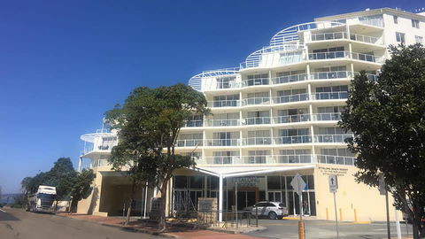BASE Holidays - Ettalong Beach Premium Apartments - Surfers Paradise Gold Coast 0