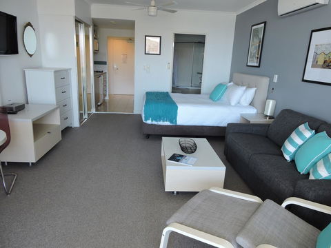 BASE Holidays - Ettalong Beach Premium Apartments - Surfers Paradise Gold Coast 18