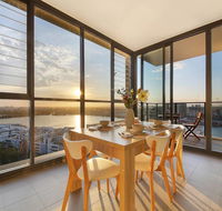 Stunning Sunset Water View 2BEDs on High Rises - Surfers Paradise Gold Coast