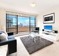 Wyndel Apartments - Apex North Sydney - Surfers Paradise Gold Coast
