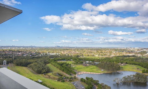 Stunning Views Sydney Olympic Park - Surfers Paradise Gold Coast 32