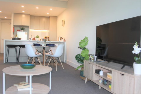 Stunning Views Sydney Olympic Park - Surfers Paradise Gold Coast 4