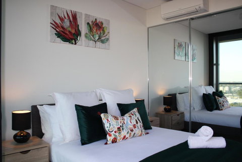 Stunning Views Sydney Olympic Park - Surfers Paradise Gold Coast 20