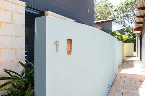 By The Beach B&B Self Contained Apartments - Surfers Paradise Gold Coast 5