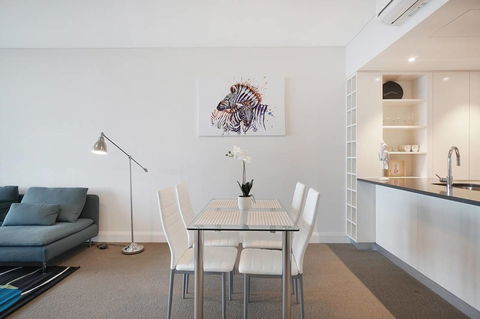 Cozy Apartment With Water View Plus Winter Garden - Surfers Paradise Gold Coast 10