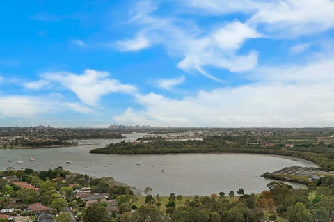 Cozy Apartment With Water View Plus Winter Garden - Surfers Paradise Gold Coast 8