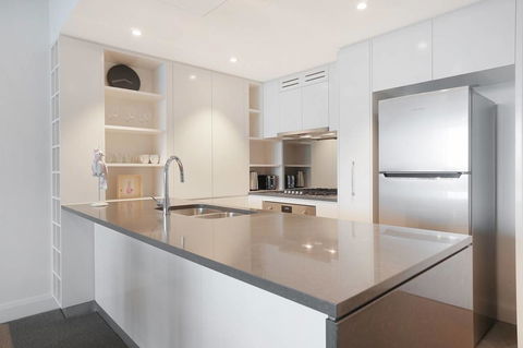 Cozy Apartment With Water View Plus Winter Garden - Surfers Paradise Gold Coast 2