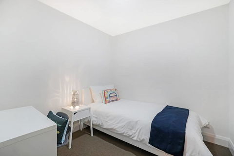 Cozy Apartment With Water View Plus Winter Garden - Surfers Paradise Gold Coast 3