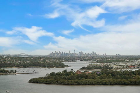 Cozy Apartment With Water View Plus Winter Garden - Surfers Paradise Gold Coast 4