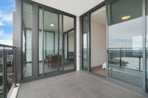 Cozy Apartment With Water View Plus Winter Garden - Surfers Paradise Gold Coast 5