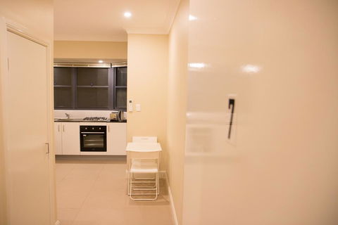 T&M HOUSE - Surfers Paradise Gold Coast 9