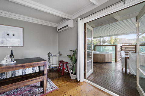 The Spa Cottage With HotTub, Netflix & Stan - Surfers Paradise Gold Coast 6