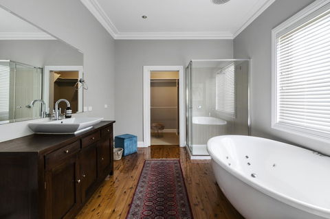 The Spa Cottage With HotTub, Netflix & Stan - Surfers Paradise Gold Coast 12