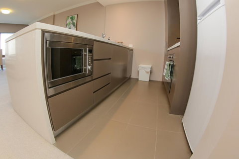 Olympic Park Sunshine 2 Bedrooms Apts With Private Parking - Surfers Paradise Gold Coast 8