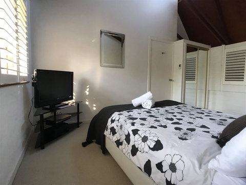 Treetops Everglades Villa - Surfers Paradise Gold Coast 5