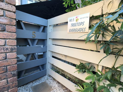 Treetops Everglades Villa - Surfers Paradise Gold Coast 32