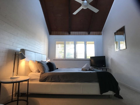 Treetops Everglades Villa - Surfers Paradise Gold Coast 24