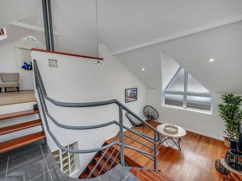 Large Terrace In Sydneyâ€™s Lower North Shore - Surfers Paradise Gold Coast 11
