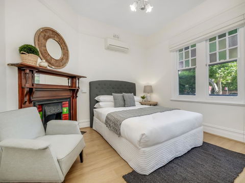 Large Terrace In Sydneyâ€™s Lower North Shore - Surfers Paradise Gold Coast 0