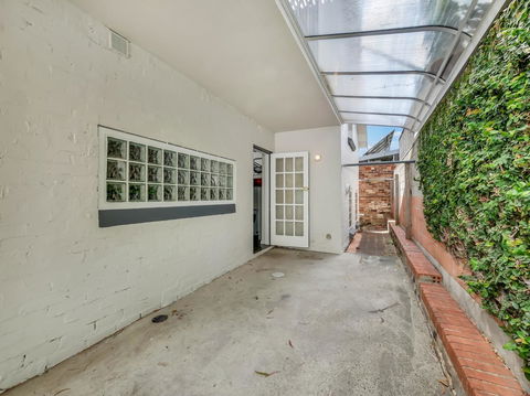 Large Terrace In Sydneyâ€™s Lower North Shore - Surfers Paradise Gold Coast 20