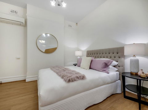 Large Terrace In Sydneyâ€™s Lower North Shore - Surfers Paradise Gold Coast 6