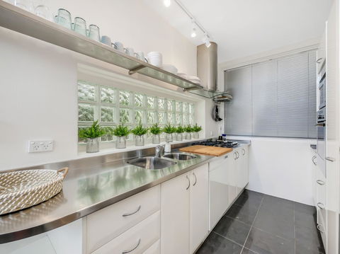 Large Terrace In Sydneyâ€™s Lower North Shore - Surfers Paradise Gold Coast 2